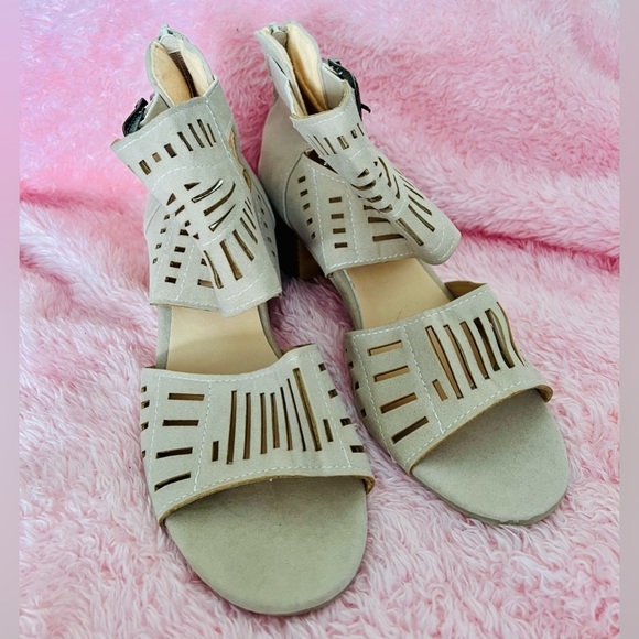 Beige Cutout Women's Sandals with Back Zipper and Western Style Buckle Strap - Picture 4 of 10
